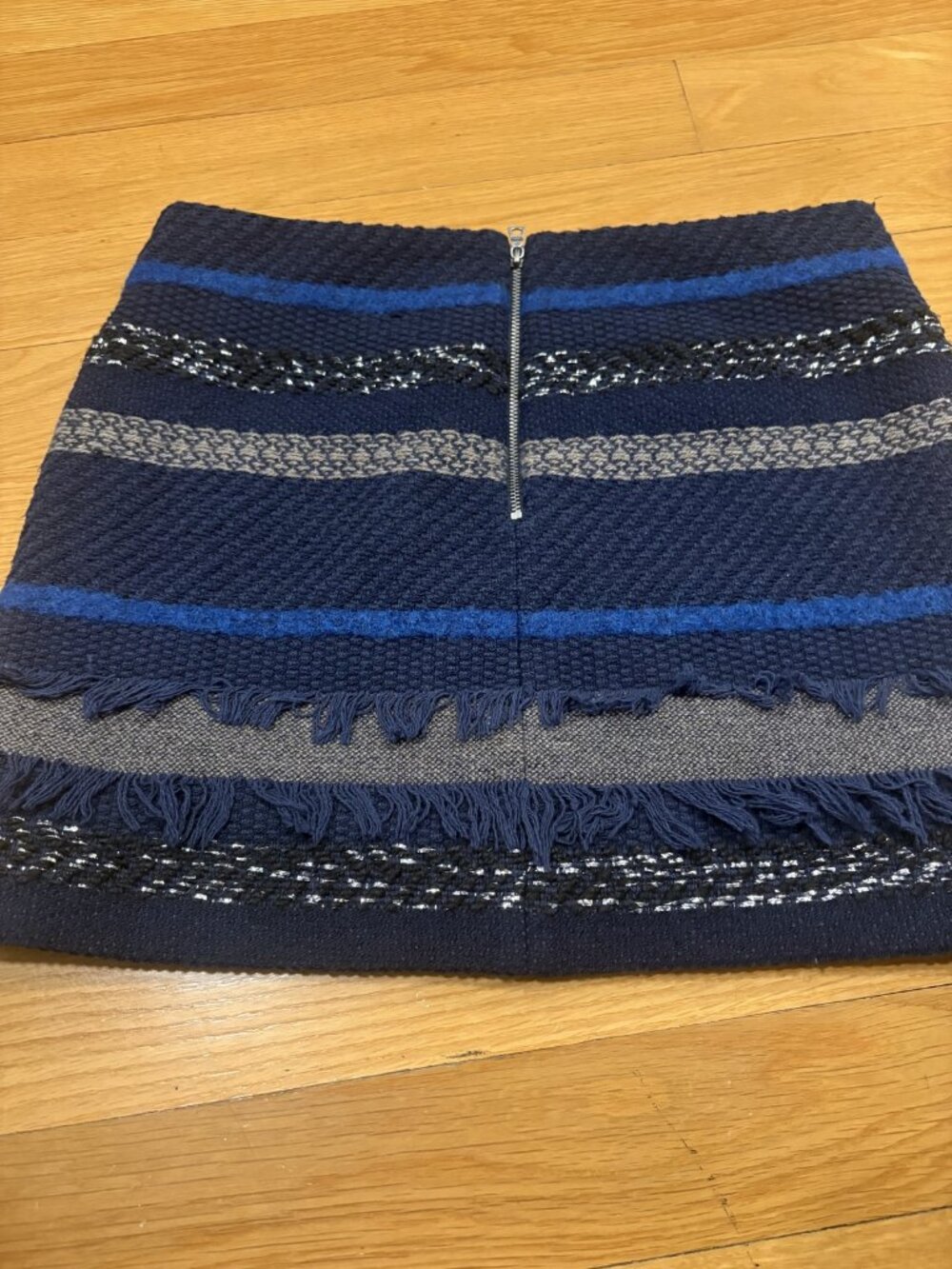 Alice and Olivia Size 6 Striped Mini Skirt with Fringe Detail - Picture 3 of 3